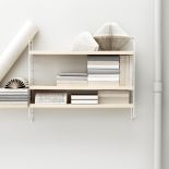 String - lekki pomysł na półkę