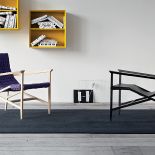 Półki-szafki (Pianca) w matowym lakierze (kolor do wyboru). 1410 i 1820 zł – zależnie od wymiarów. Krzesło Isotta