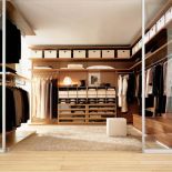 Półki, szuflady, wiszące szafki, jeżdżące komody, pudełka oraz wieszaki montowane do paneli ściennych (drewnianych, ze