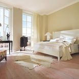 Pomysł Lorenzo Belliniego – łóżko Downtown z buku fornirowanego czereśnią, ok. 13 800 zł (bez stelaża i materaca), Selva