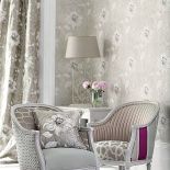 Pomysł na klasyczny mebel: jeden fotel, trzy tkaniny. Kolekcja DAUPHINE , od 576 do 944 zł za metr. DECODORE