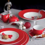 Porcelana z serii Pronto Colore marki Kahla, filiżanka – 33 zł, mlecznik – 67 zł, Czerwona Maszyna