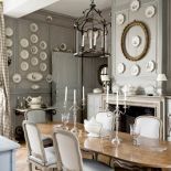 Porcelanowy serwis zdobiony flamandzkimi pejzażami Charles znalazł w szafie ukrytej za drewnianą boazerią w