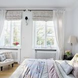 Pościel, ręczniki i szlafroki to marka z Yves Delorme. Poduszki i narzuta są z Almi Decor.