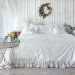 biała pościel do sypialni