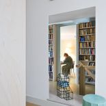 Pracownia artystki i showroom mieści się na warszawskim Targówku.