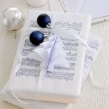 Prezent dla melomana opakuj w nuty. Jak ładnie zapakować prezent?