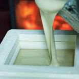 Produkcja kafli - oczyszczanie gliny. Manufaktura Ceramiczna Krystyny Kaszuby-Wacławek.