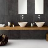 Projektanci Amborgio Nespoli i Alberto Novara lubią proste rozwiązania. Jedyny mebel w tej łazience to