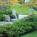 Projektanci japońskich ogrodów lubią zaskakiwać