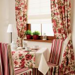 Projektanci tkanin bawią się kwietnymi wzorami. Wzory i kolory do wyboru.