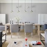 Projektantka lubi estetyke loftów i nie przepada za wydumaną stylizacja - to widać w tym wnętrzu. Świeczniki kupione w