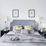 Projektantka zaprojektowała łóżko i zrobiła je w Lila Godo.