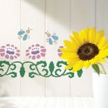 Proponujemy wersję z lekkim przymrużeniem oka – nad każdym kwiatem lata pszczoła.