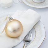 Prosta i elegancka dekoracja stołu na Boże Narodzenie