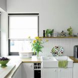 Proste umeblowanie w skandynawskim stylu. Minimalim i domowa atamosfera.