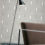 Prosty pomysł: stożkowaty klosz na rurce, z cynku i stali.