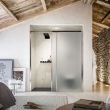 MOOV, szklane drzwi o wysokości 2 metrów i grubości 8 mm, wyraźne profile, GLASS1989, glass1989.com