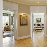 Przebudowując mieszkanie, nowi właściciele starali się zachować wszystko to, co dało się uratować. Najbardziej cieszą