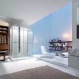 Przepastna kabina typu walk in. Projekt - Philippe Starck. HANSGROHE