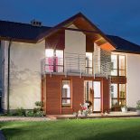 Przepis na soft loft. Szare ściany i fragmenty czerwonego muru, a do tego dużo ciepłego drewna.