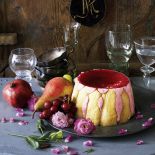 Charlotta z granatem. Romantyczna kolacja dla dwojga: dania z owocem granatu