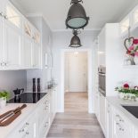 Przestrzeń blatu roboczego pozwala komfortowo gotować.