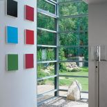 Przeszklona ściana zaprasza do ogrodu.