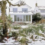 Przeszklona weranda od strony rzeki. Odnowiony dom z lat 60.