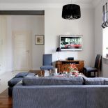 Przeważają tu naturalne kolory: szarości i beże, a mocne są tylko dodatki, by w każdej chwili można je było zastąpić innymi.