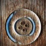 Przezroczysty guzik, fot. Shutterstock.com