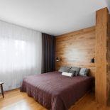 Przy aranżacji tego wnętrza trzeba było połączyć funkcję wypoczynkową z koniecznością przechowywania ubrań.