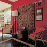 Przy artdecowskiej makacie marynistyczne obrazki- wyszperał je gdzieś mąż pani Marty, zapalony żeglarz. Jeden z