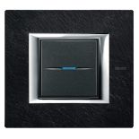 Przykład włącznika z kolekcji Axolute. Zdjęcie: Legrand