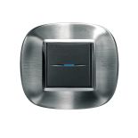 Przykład włącznika z kolekcji Axolute. Zdjęcie: Legrand