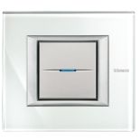 Przykład włącznika z kolekcji Axolute. Zdjęcie: Legrand