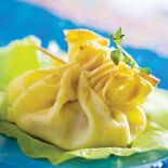 Sakiewki z łososiowym farszem