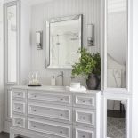 biała łazienka w stylu hamptons