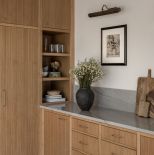 kuchnia z drewnem i cegłą w mazurskim domu