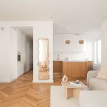 przytulne mieszkanie w bieli i drewnie