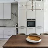 kuchnia w stylu francuskiej kamienicy