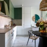 kuchnia otwarta na salon w mieszkaniu 60m