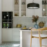 kuchnia w eleganckim domku letnim