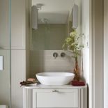 beżowa łazienka w domku dla gości