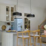 kuchnia w eleganckim domku dla gości