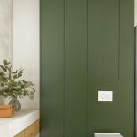 zielona zabudowa w łazience