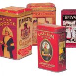 Puszki na kakao zdobione scenkami rodzajowymi.