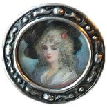 Ręcznie malowany guzik, XVIII w., Francja, fot. M Y Agency Ltd/ Rex Features/ East News