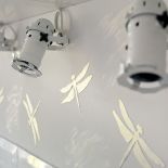 Reflektory nad blat do kuchni architektka znalazła w specjalistycznym sklepie z oświetleniem dyskotekowym.