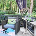 Rezydencja przypomina angielską posiadłość, choć mieści się w podwarszawskim Konstancinie. Elegancki i stylowo urządzony dom